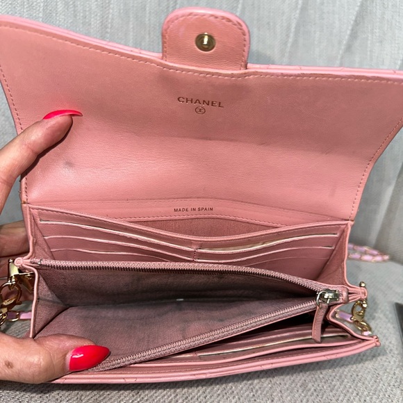 COPY - CHANEL CC Pink Quilted Leather Wallet on Chain - Picture 4 of 14